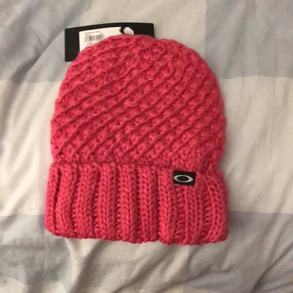 Oakley Mixed Yarn Beanie NWT Cabaret